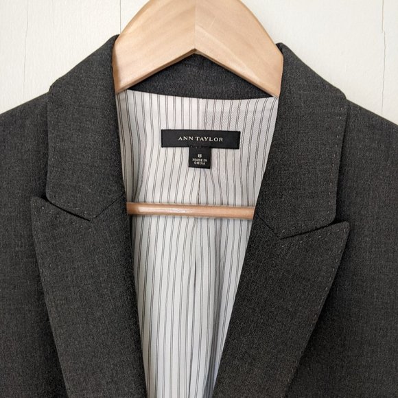 Ann Taylor One Button Blazer, Size 8 - Picture 2 of 3